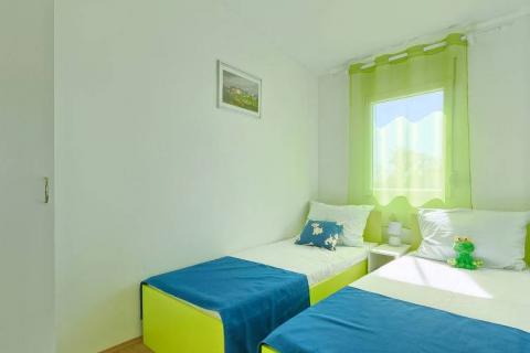 Kringa, Tinjan, 7.455m2