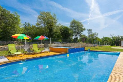 Kringa, Tinjan, 7.455m2