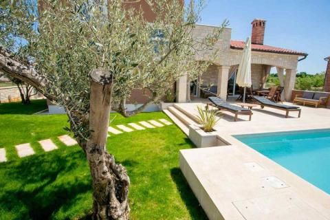 Poreč okolica, kuća s bazenom i pogledom na more