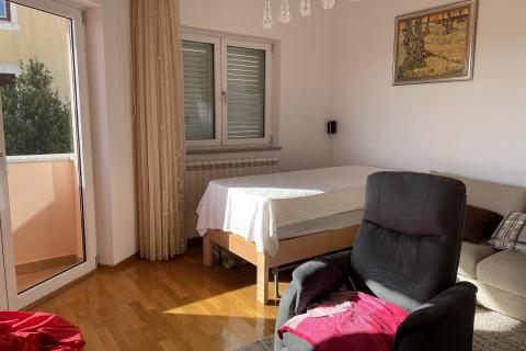 Premantura, kuća sa 5 apartmana, 100m od plaže, pogled more