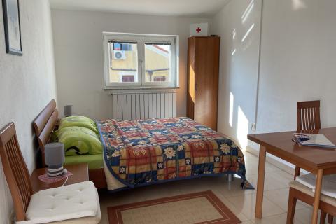 Premantura, kuća sa 5 apartmana, 100m od plaže, pogled more