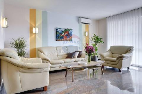 ISTRA ,POMER, Moderna kuća 150 m od mora