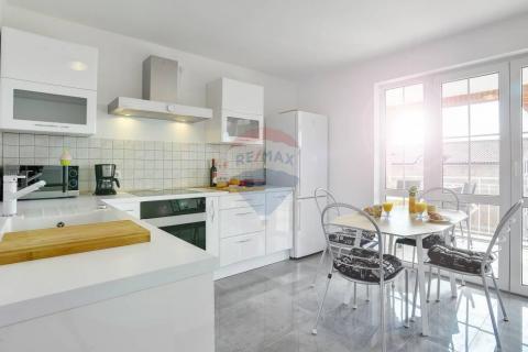 ISTRA ,POMER, Moderna kuća 150 m od mora