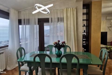 OPATIJA, IČIĆI, STAN 130m2, POGLED NA MORE, BAZEN, TAVERNA S ROŠTILJEM, PARKING