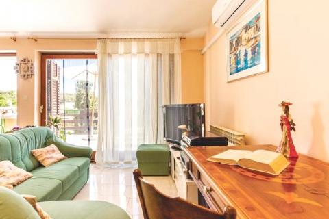 Istra, Pula - Barbariga, samostojeća kuća s pogledom na more