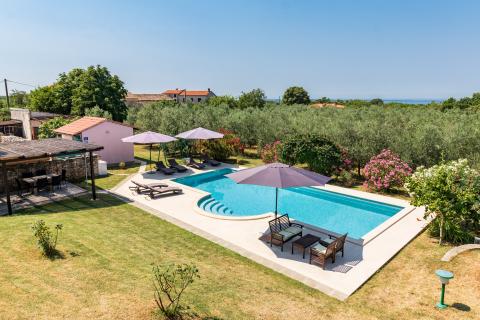 Istra, okolica Fažane Vodnjan, autohtona istarska stancija sa pogledom na more