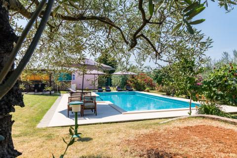 Istra, okolica Fažane Vodnjan, autohtona istarska stancija sa pogledom na more