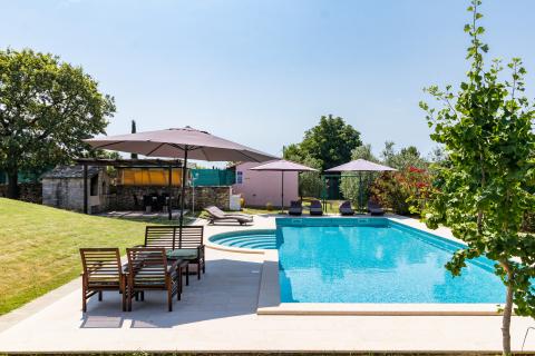 Istra, okolica Fažane Vodnjan, autohtona istarska stancija sa pogledom na more