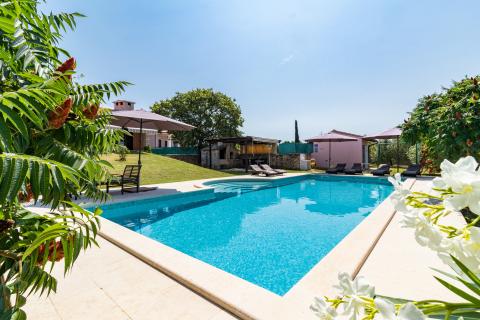 Istra, okolica Fažane Vodnjan, autohtona istarska stancija sa pogledom na more