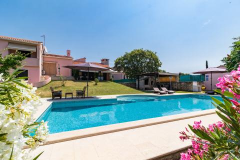 Istra, okolica Fažane Vodnjan, autohtona istarska stancija sa pogledom na more