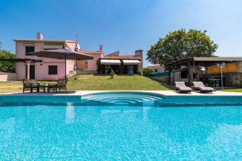 Istra, okolica Fažane Vodnjan, autohtona istarska stancija sa pogledom na more