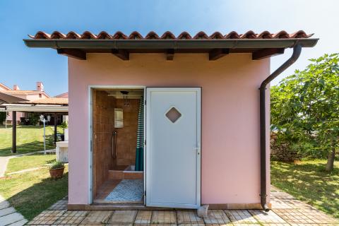 Istra, okolica Fažane Vodnjan, autohtona istarska stancija sa pogledom na more