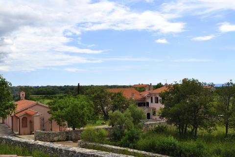 Istra, okolica Fažane Vodnjan, autohtona istarska stancija sa pogledom na more