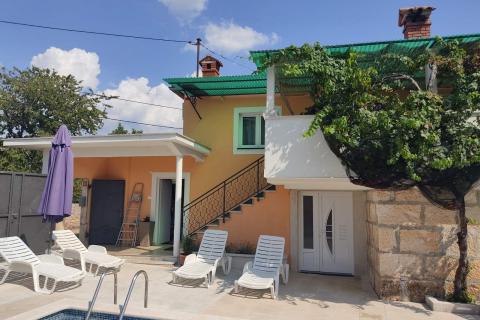 Dvije autohtone istarske kuće renovirane u jednom dijelu