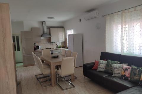 Dvije autohtone istarske kuće renovirane u jednom dijelu