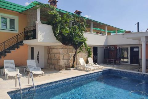 Dvije autohtone istarske kuće renovirane u jednom dijelu