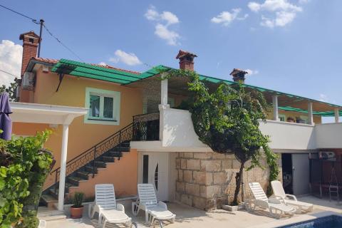 Dvije autohtone istarske kuće renovirane u jednom dijelu