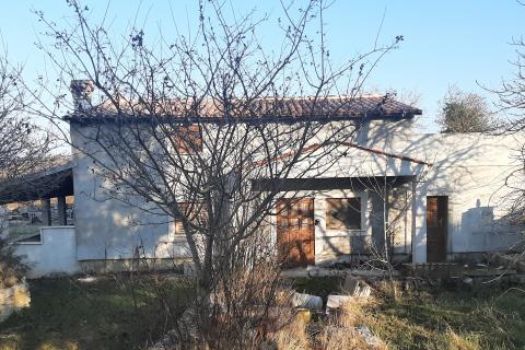 Istra, Svetvinčenat, parcela s kućom na prekrasnoj lokaciji