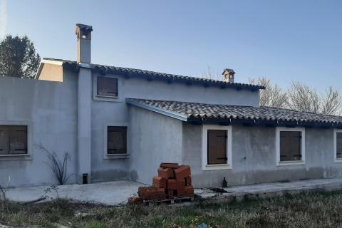 Istra, Svetvinčenat, parcela s kućom na prekrasnoj lokaciji