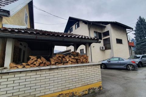 Ogulin-kuća, blizina centra