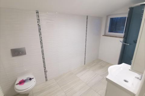 MATULJI - JURDANI - KOMFORAN, LUKSUZAN STAN ZA DUGOROČNI NAJAM