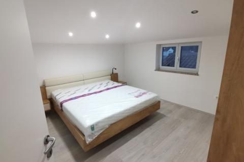 MATULJI - JURDANI - KOMFORAN, LUKSUZAN STAN ZA DUGOROČNI NAJAM