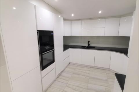 MATULJI - JURDANI - KOMFORAN, LUKSUZAN STAN ZA DUGOROČNI NAJAM