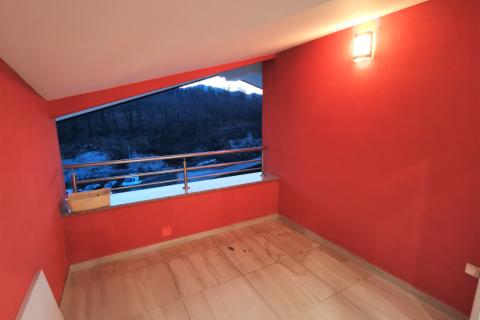 MATULJI - JURDANI - KOMFORAN, LUKSUZAN STAN ZA DUGOROČNI NAJAM