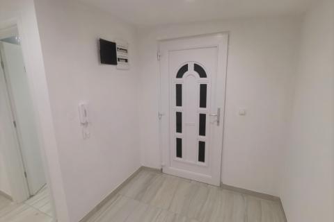 MATULJI - JURDANI - KOMFORAN, LUKSUZAN STAN ZA DUGOROČNI NAJAM