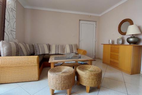 Rijeka, Kostrena, stan površine 55 m2 za dugoročni najam, terasa