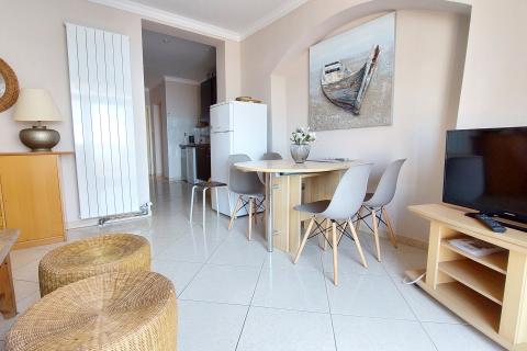 Rijeka, Kostrena, stan površine 55 m2 za dugoročni najam, terasa