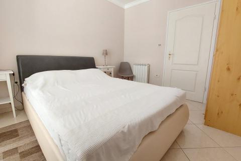 Rijeka, Kostrena, stan površine 55 m2 za dugoročni najam, terasa