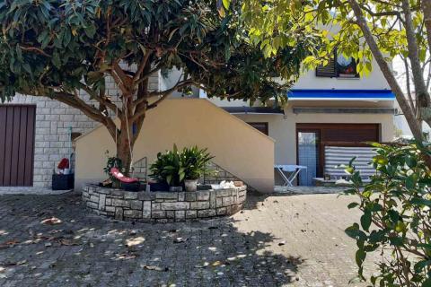 Istra, Poreč, samostojeća apartmanska kuća samo nekoliko minuta do centra grada - 617m2