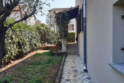 Istra, Poreč, samostojeća apartmanska kuća samo nekoliko minuta do centra grada - 617m2