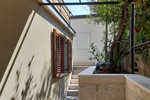 Istra, Poreč, samostojeća apartmanska kuća samo nekoliko minuta do centra grada - 617m2