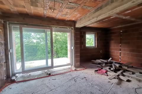 OTOK KRK,DOBRINJ-kuća sa tri apartmana i građevinskim terenom 