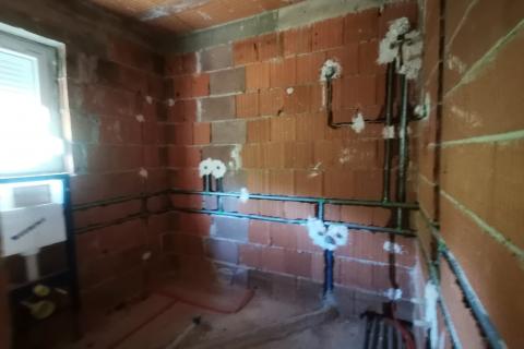 OTOK KRK,DOBRINJ-kuća sa tri apartmana i građevinskim terenom 