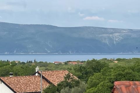 Die Insel Krk, Sottovento, Wohnung im Bau, 52 m2, 2 Schlafzimmer + Wohnzimmer, Meerblick