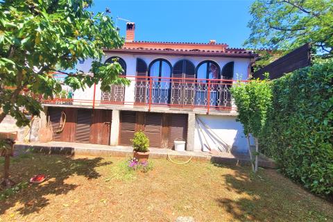 Istra, Savudrija,okolica-Dvojna kuća s dva stana udaljena 1,5 km od mora