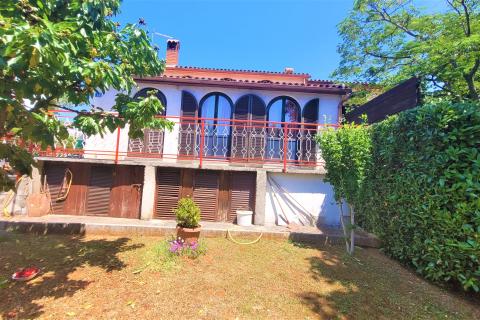 Istra, Savudrija,okolica-Dvojna kuća s dva stana udaljena 1,5 km od mora