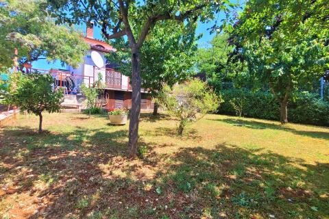 Istra, Savudrija,okolica-Dvojna kuća s dva stana udaljena 1,5 km od mora