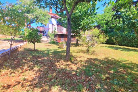 Istra, Savudrija,okolica-Dvojna kuća s dva stana udaljena 1,5 km od mora