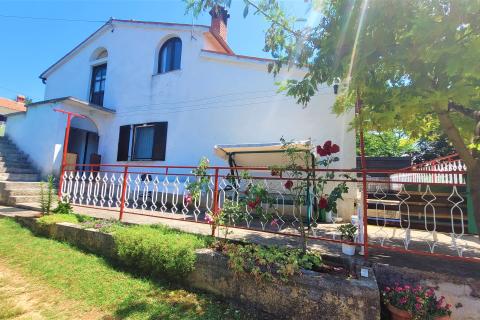 Istra, Savudrija,okolica-Dvojna kuća s dva stana udaljena 1,5 km od mora