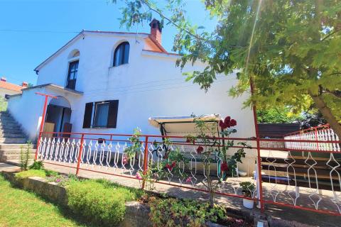 Istra, Savudrija,okolica-Dvojna kuća s dva stana udaljena 1,5 km od mora