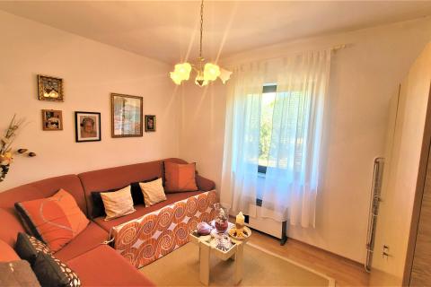 Istra, Savudrija,okolica-Dvojna kuća s dva stana udaljena 1,5 km od mora