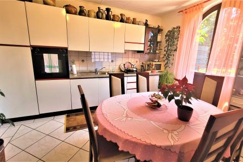 Istra, Savudrija,okolica-Dvojna kuća s dva stana udaljena 1,5 km od mora