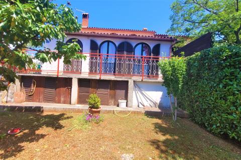 Istra, Savudrija,okolica-Dvojna kuća s dva stana udaljena 1,5 km od mora