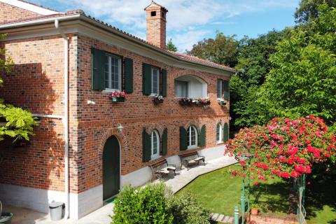 ŽMINJ - Raskošna kuća s bazenom na velikoj okućnici 