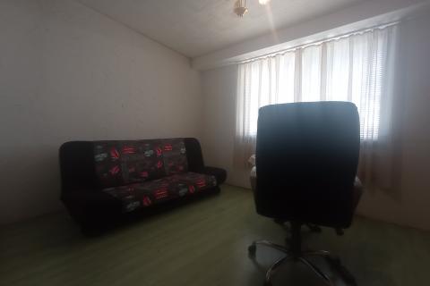 Ogulin, kuća sa poslovnim prostorom, blizina centra