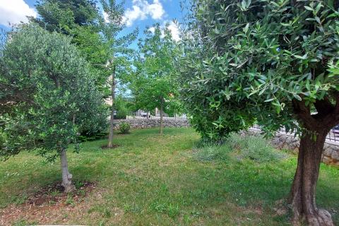 Rijeka, Srdoči, 3S+DB stan s vlastitom okućnicom i pogledom na more